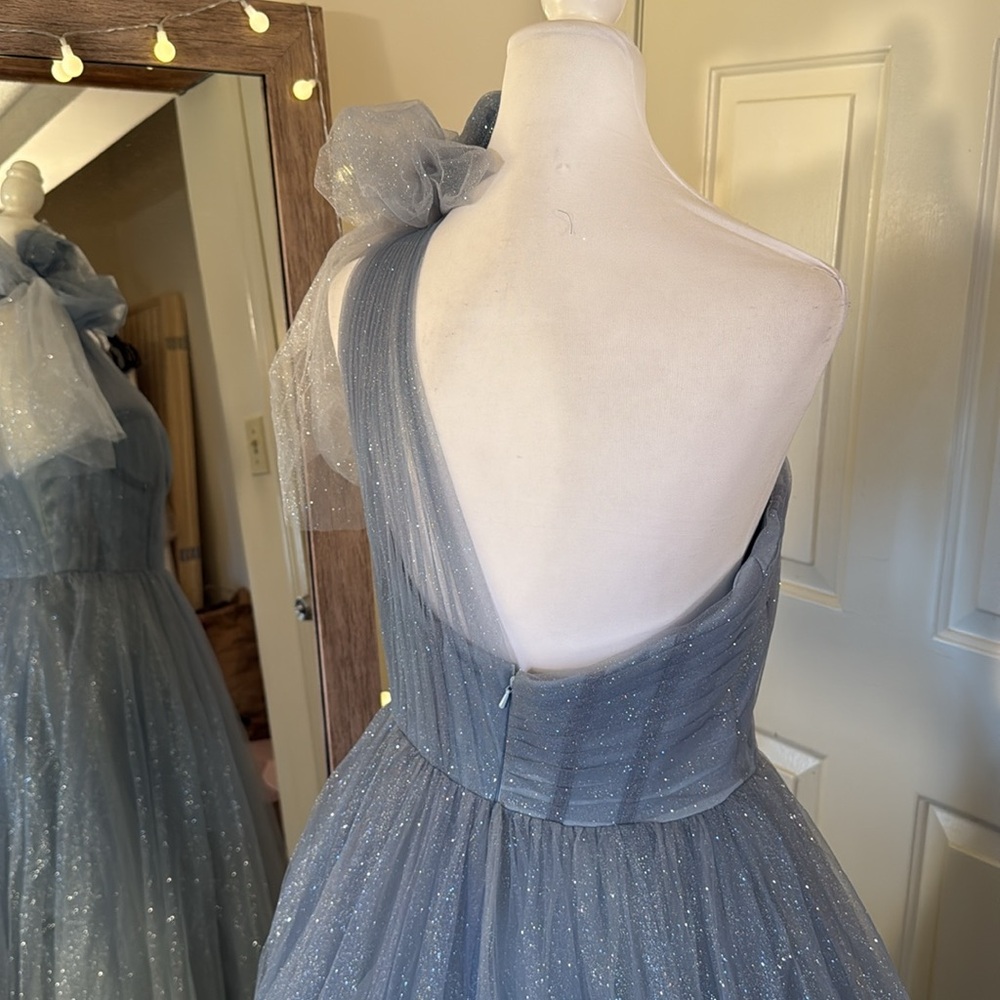 MAC DUGGAL
Blue Glitter One-Shoulder Ombre Gown with Bow - Picture 12 of 15